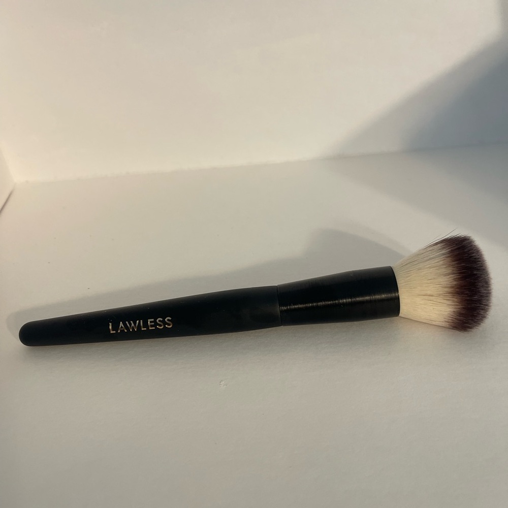 Lawless Makeup Brush - Black and White